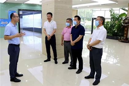 中央统战部光彩事业指导中心主任张百庆一行莅临恒银科技走访调研